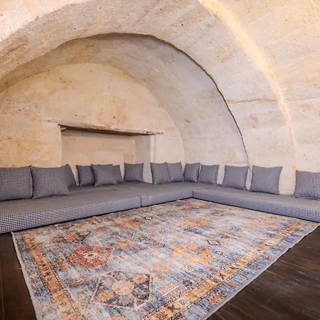 Arien Cave Невшехир