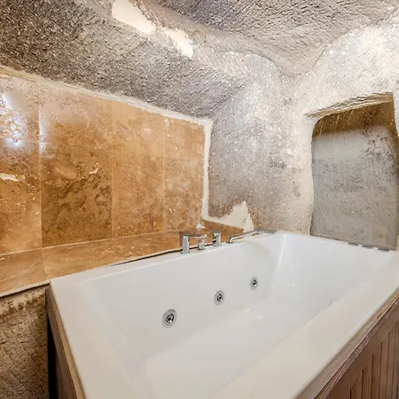 Arien Cave 4*